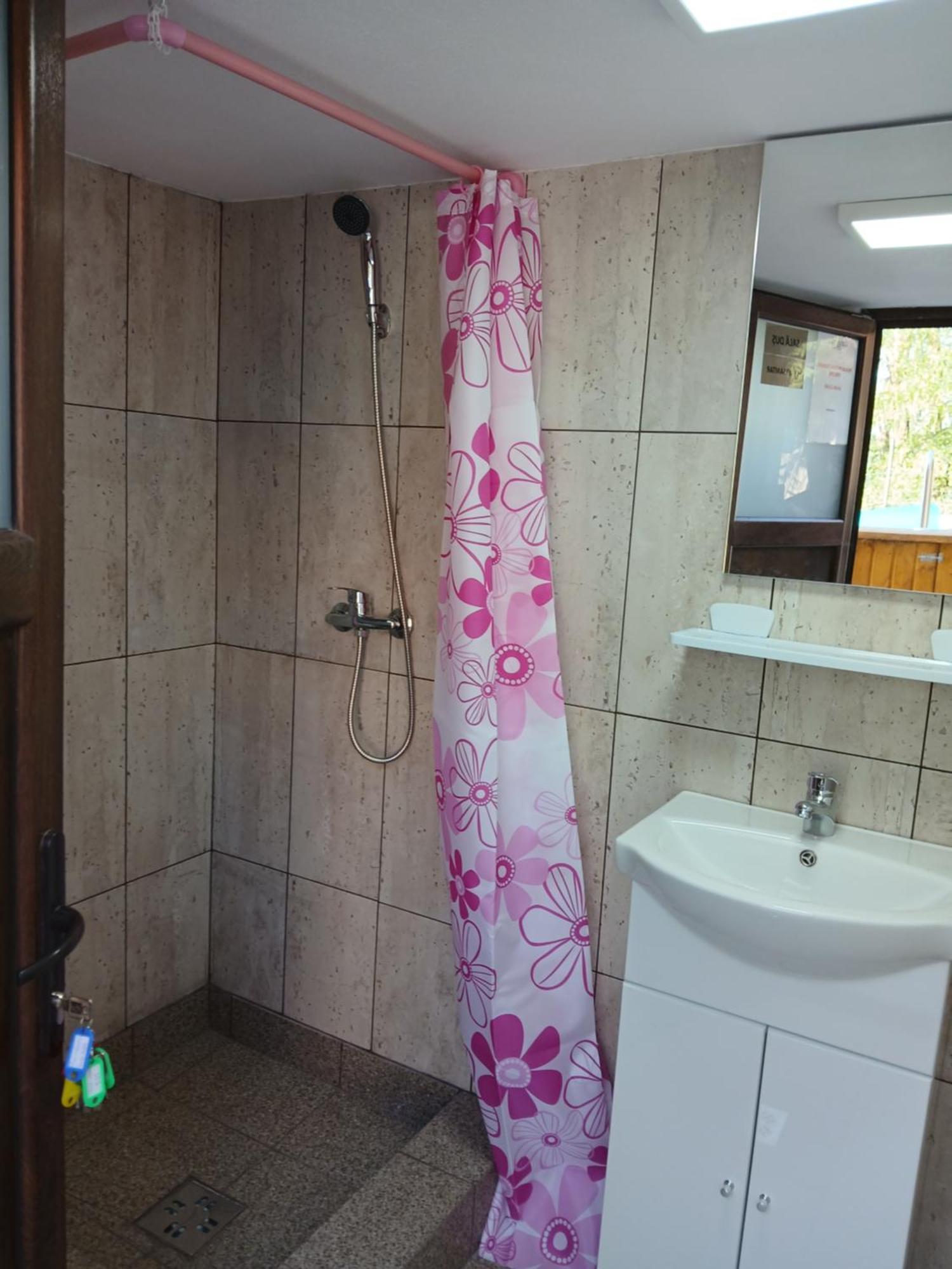 Perla Argesului, Ciubar, Piscina, Lift, Gratar, Cabana, Pensiuni, Hotel Cazare Transfagarasan Curtea De Arges Albestii de Arges Exterior foto