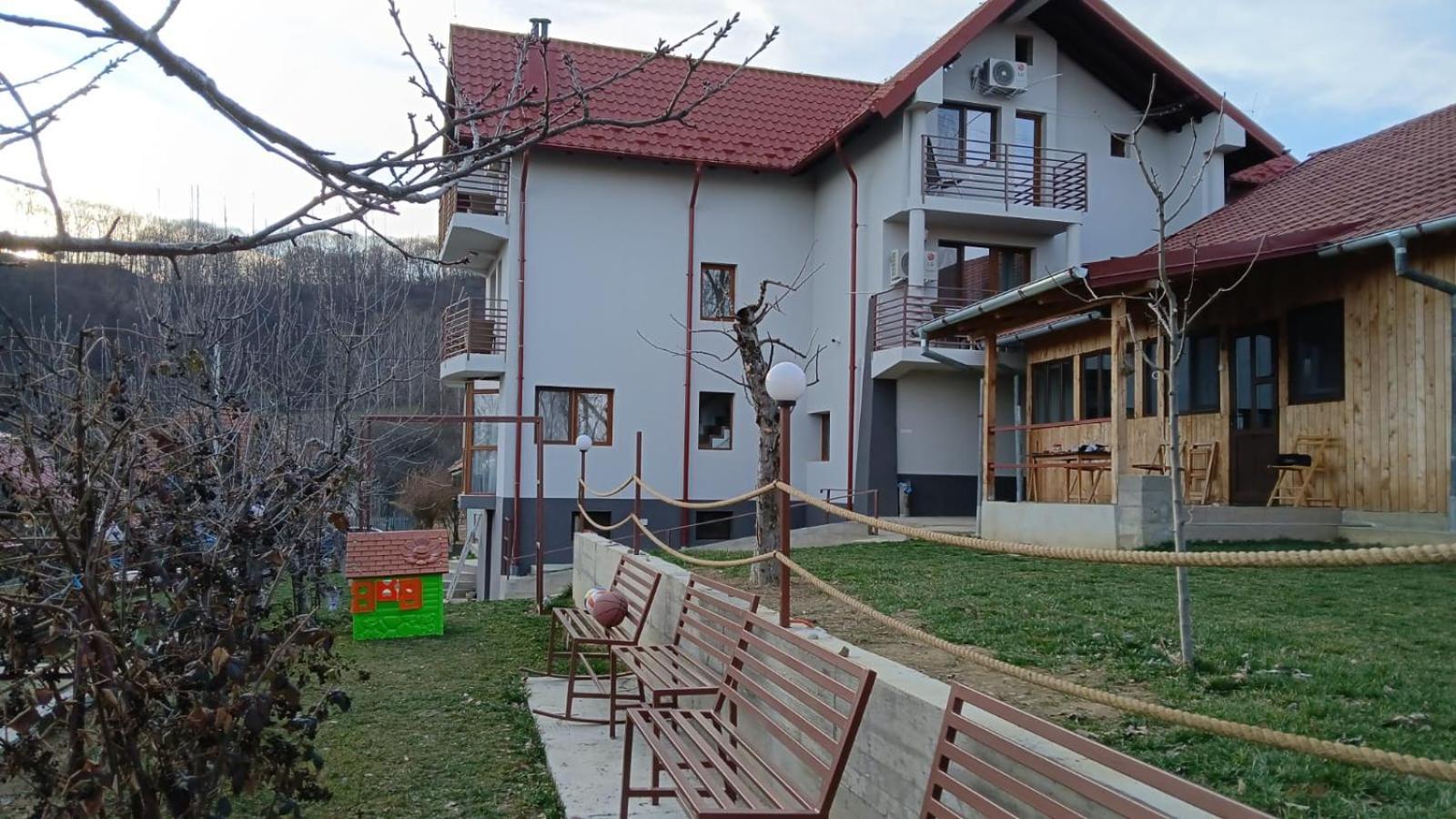 Perla Argesului, Ciubar, Piscina, Lift, Gratar, Cabana, Pensiuni, Hotel Cazare Transfagarasan Curtea De Arges Albestii de Arges Exterior foto